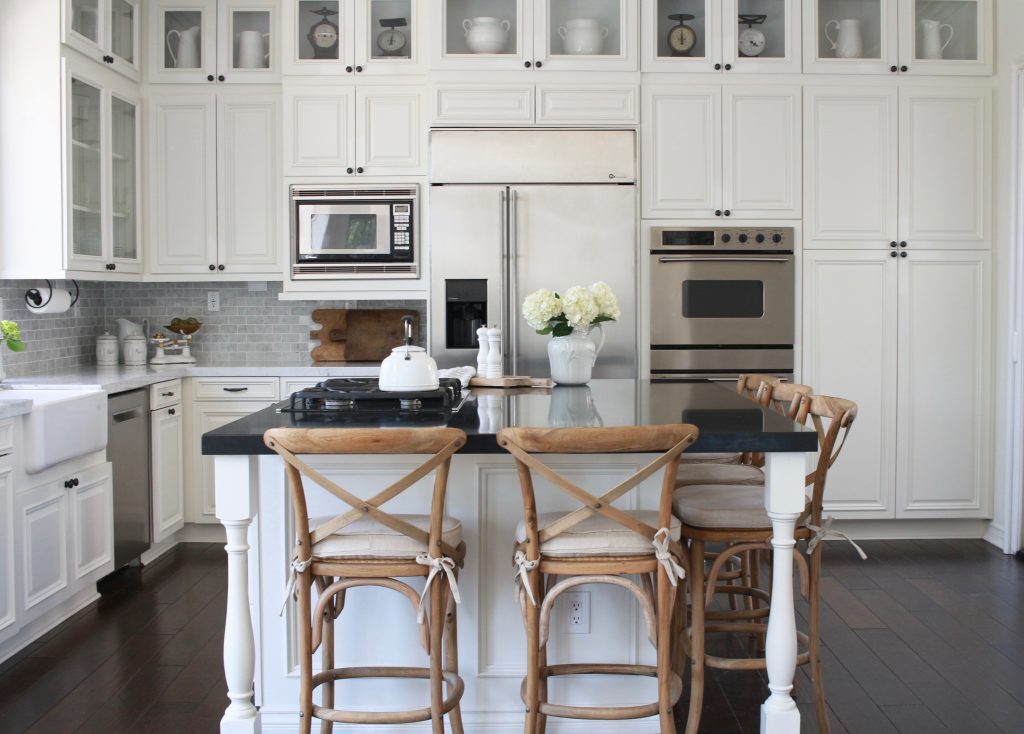 Benjamin Moore White Dove OC-17