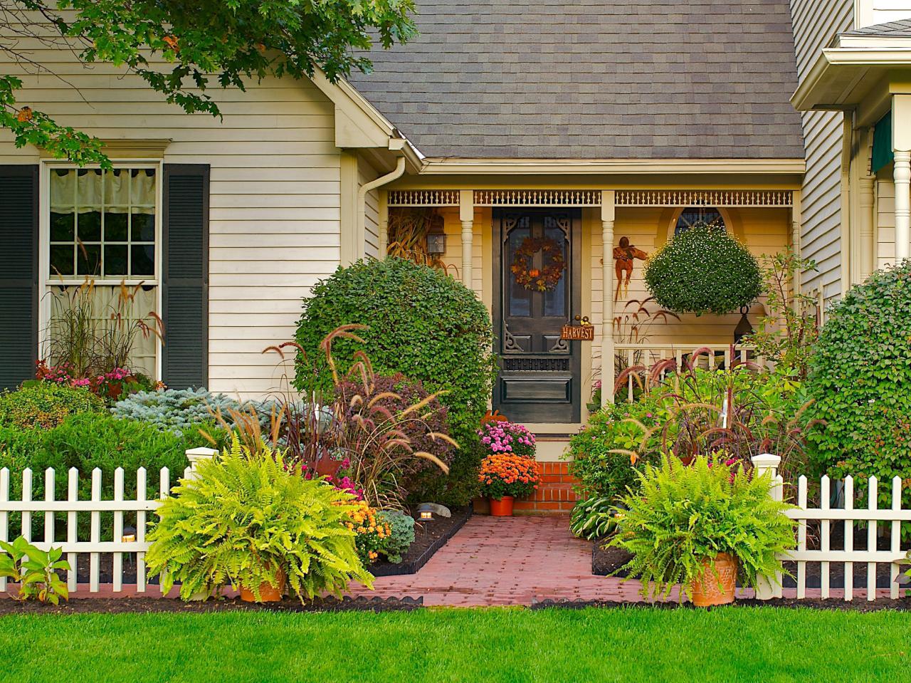 Making the Front Entrance Beautiful with Hanging Succulents