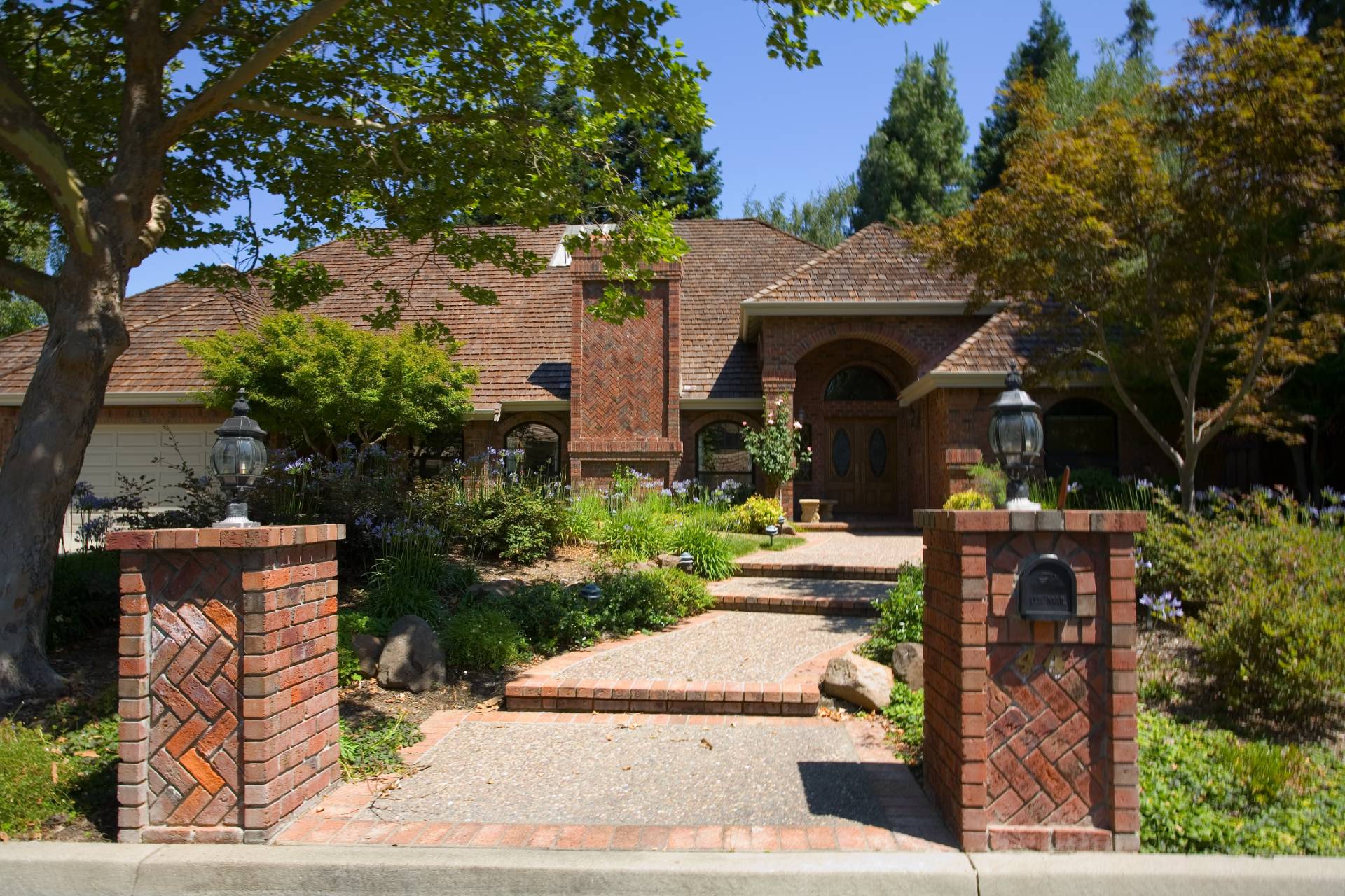 Tall Majestic Brick Column Mailbox