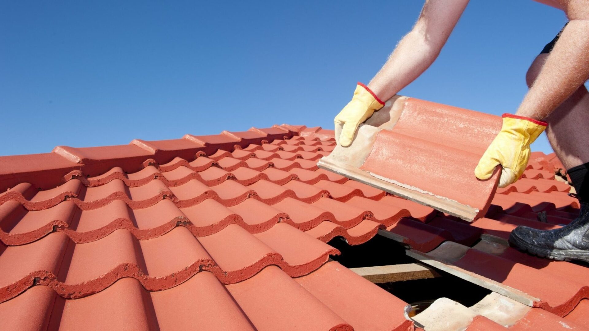 Why Roofing Professionals Are a Must for Your Next Home Project: 6 Key Reasons to Hire Experts