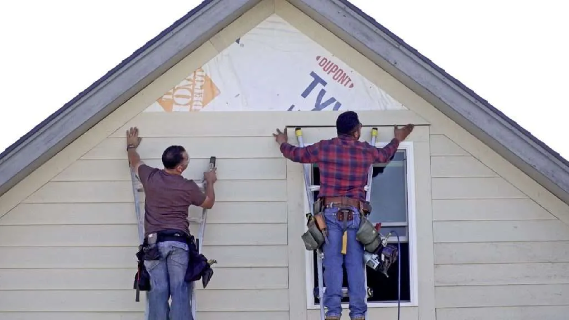 DIY_vs_Hiring_a_Professional_for_Redoing_Siding