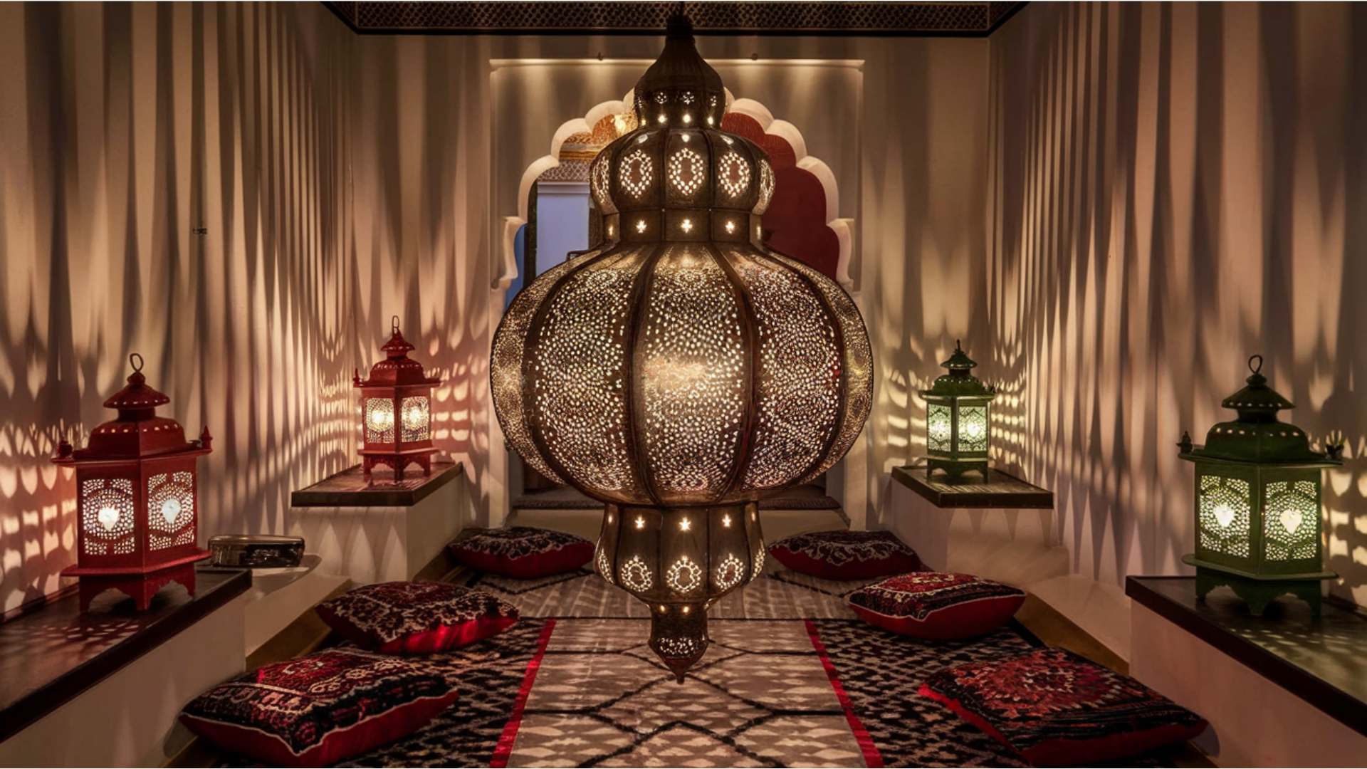 Hang_a_Metal_Lantern