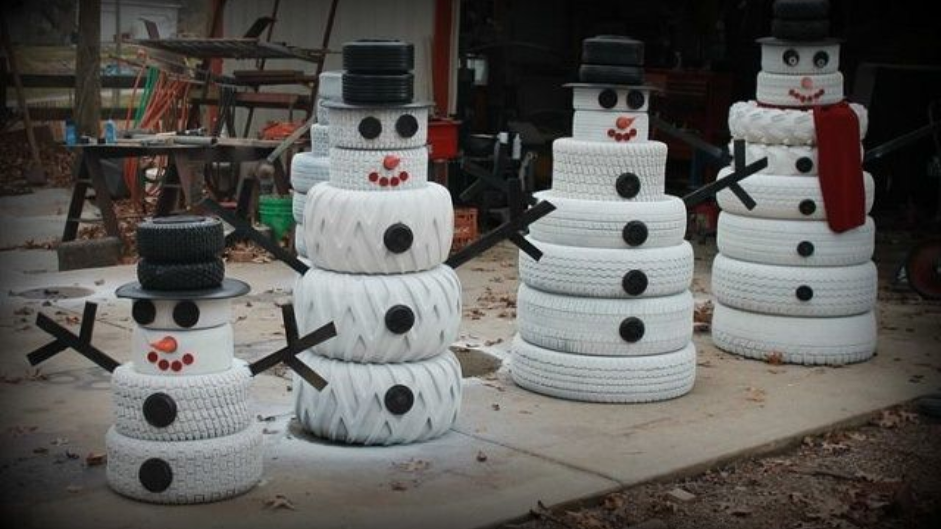 Painted_Stacked_Tires_as_a_Snowman
