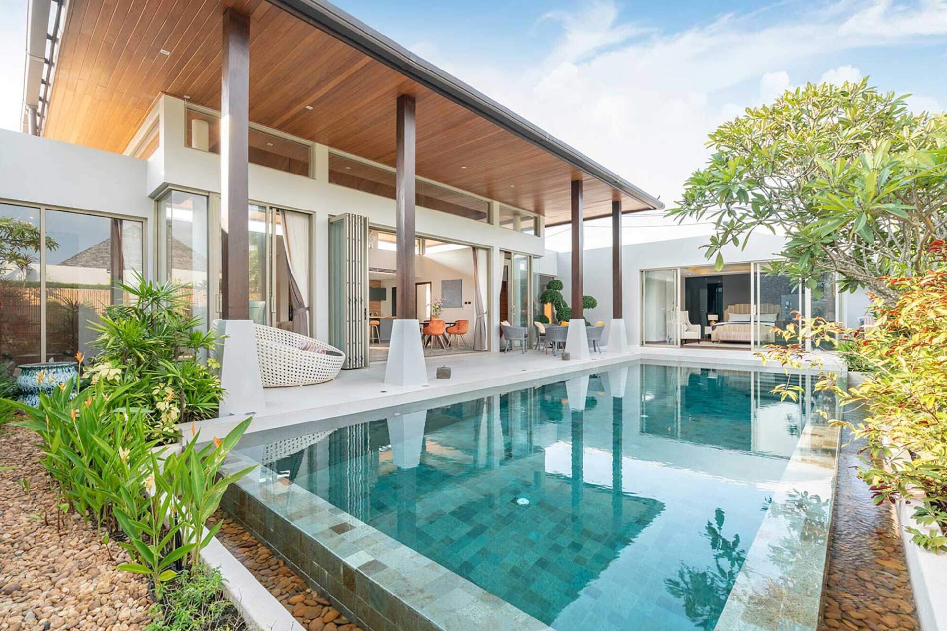 Why Hire a Specialized Pool Contractor Over a General One