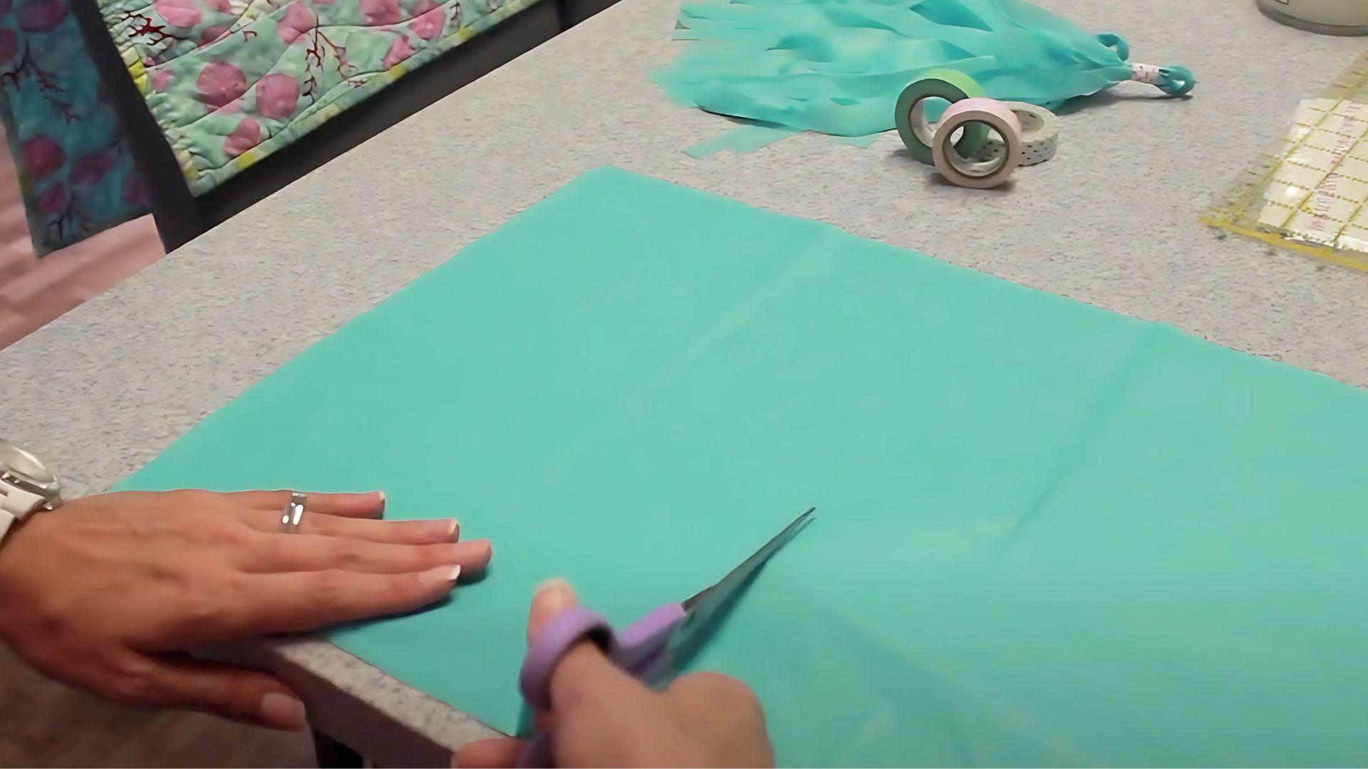 STEP_1_Open_and_Cut_the_Tablecloth