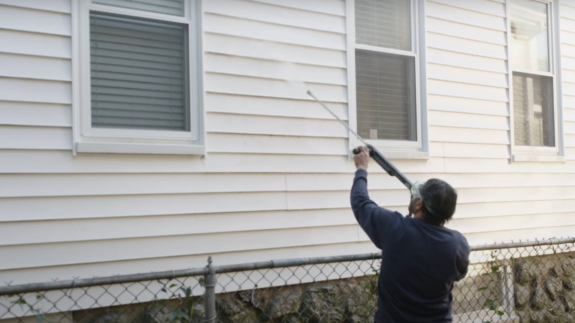 Step_1_Clean_the_Siding_Really_Well