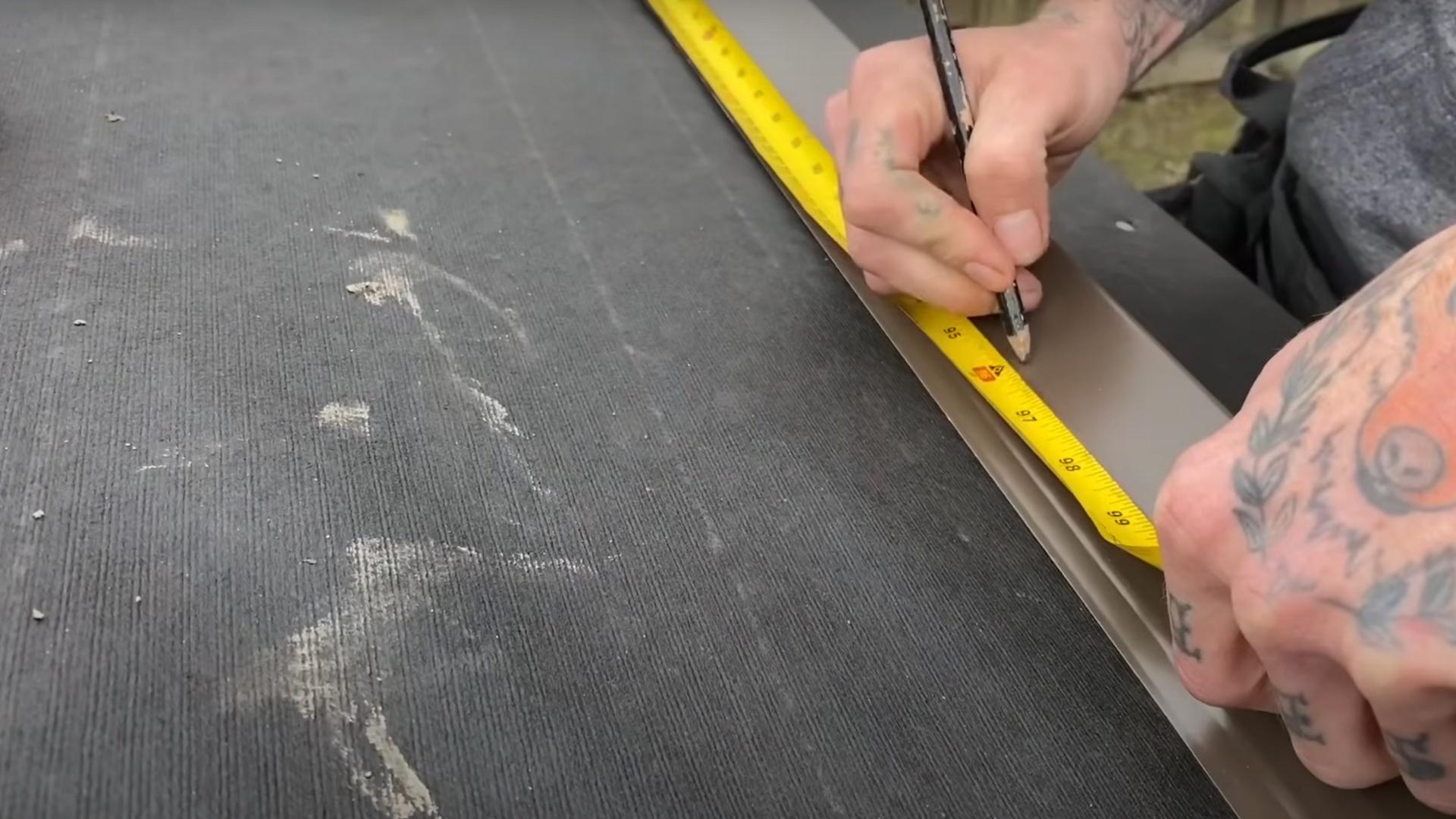 Step_1_Measure_and_Cut_Drip_Edge_for_the_Eaves