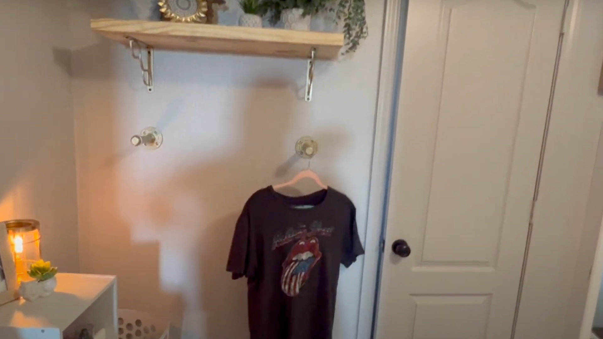 Step_4_Install_Outfit_of_the_Day_Hooks