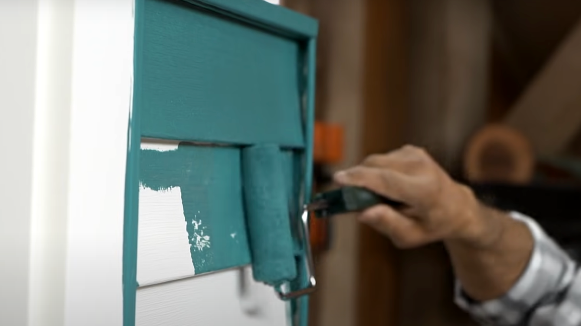 Step_4_Roll_on_the_Paint