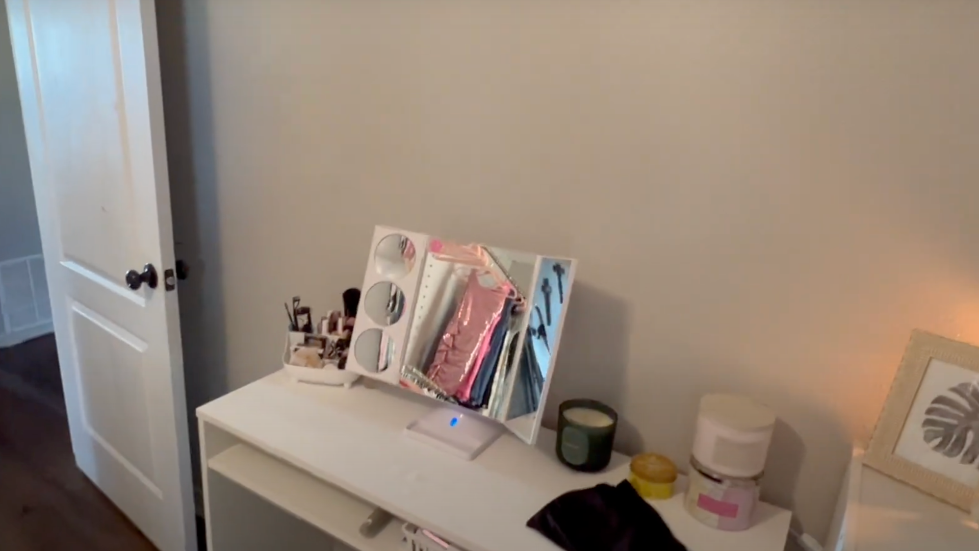 Step_5_Set_Up_a_Hair_and_Makeup_Zone