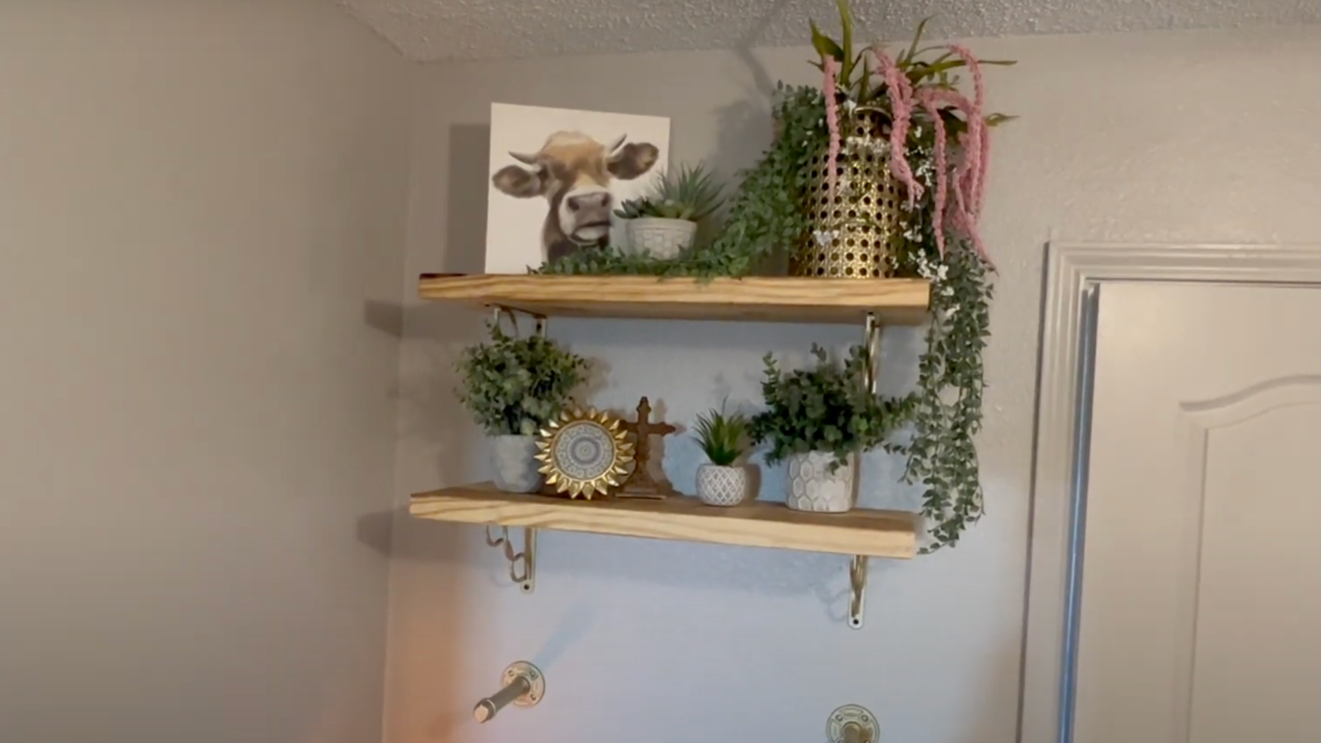 Step_6_Decorate_to_Make_It_Feel_Like_a_Boutique