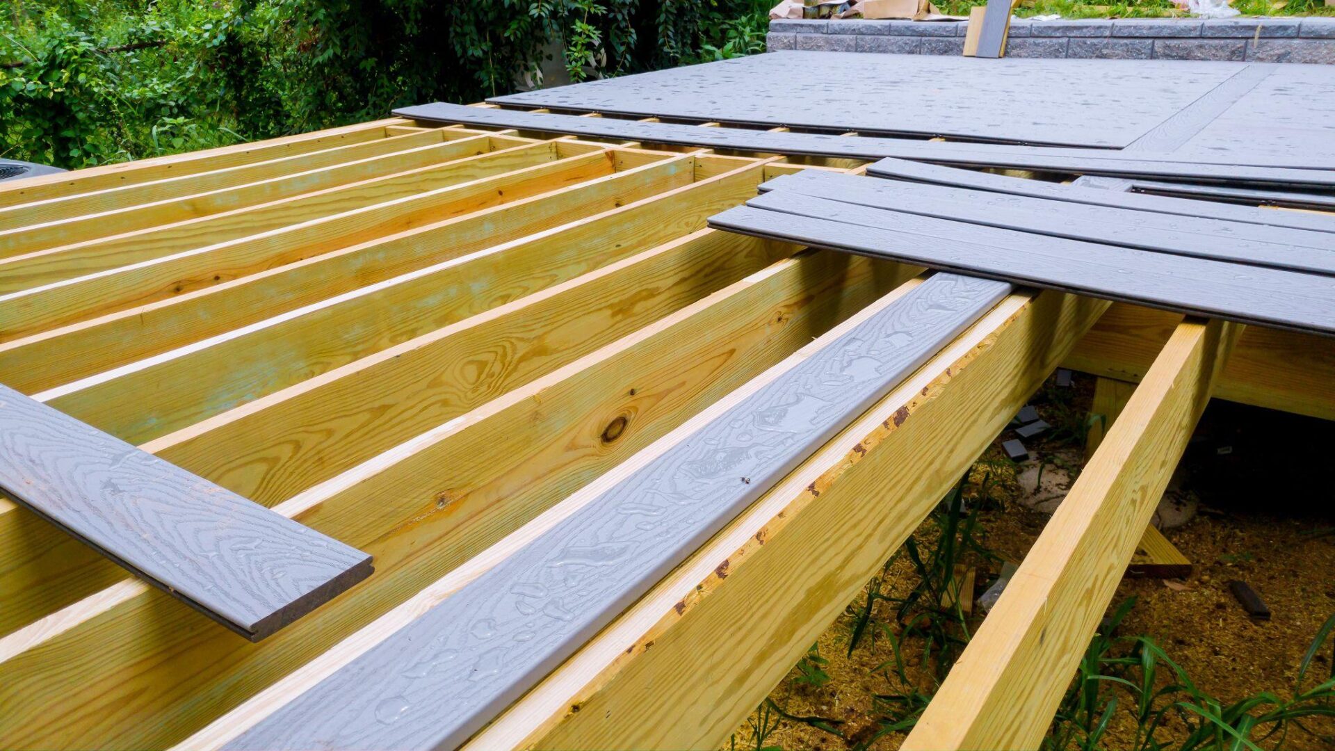5 Questions to Ask Your WA Deck Contractor Before Hiring