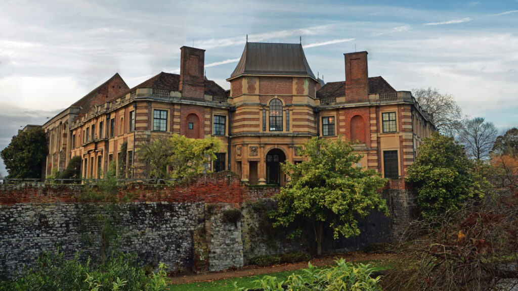 Eltham-Palace-in-London (1)