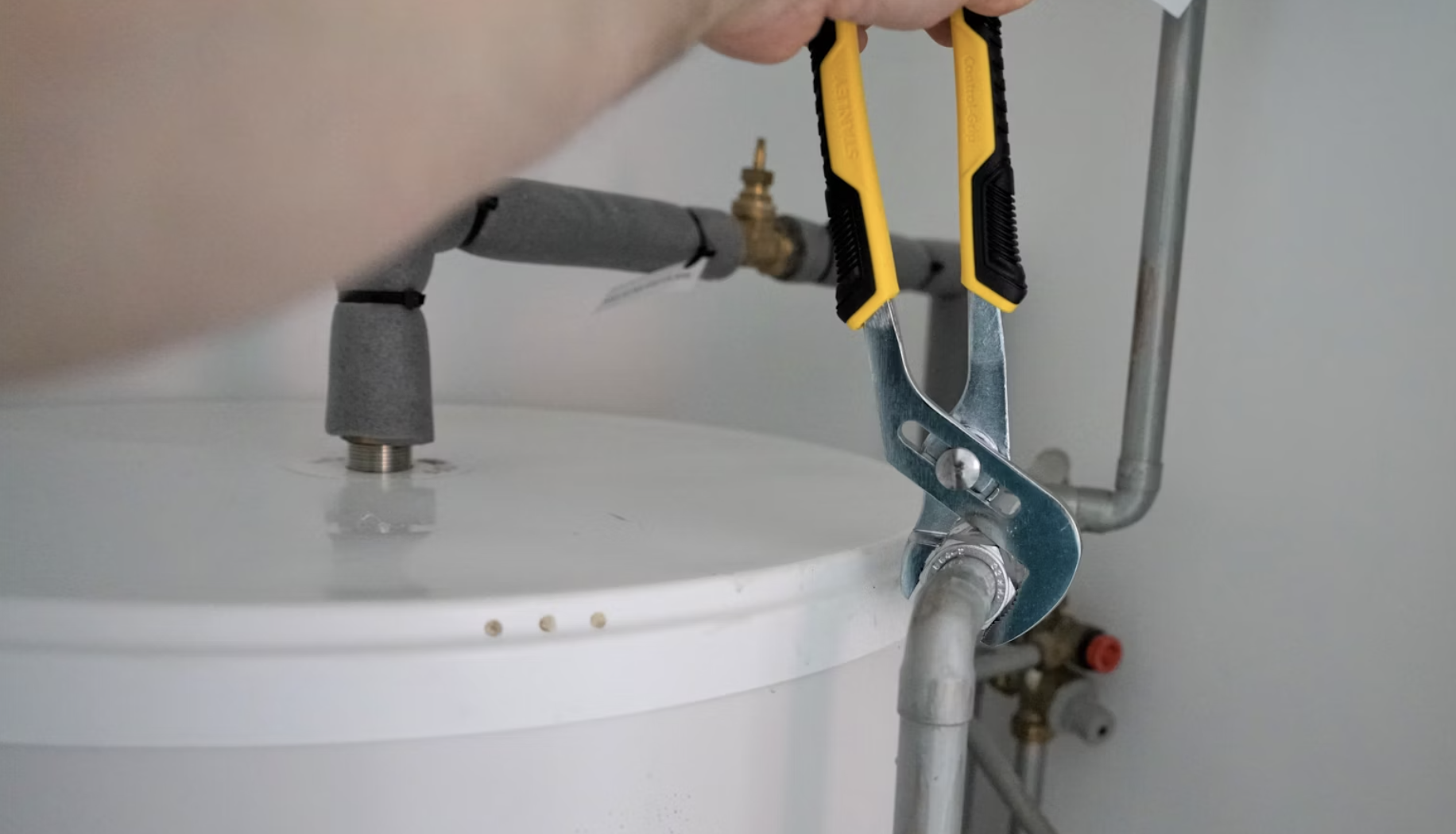 Modern Bathroom Plumbing: Blending Function with Design