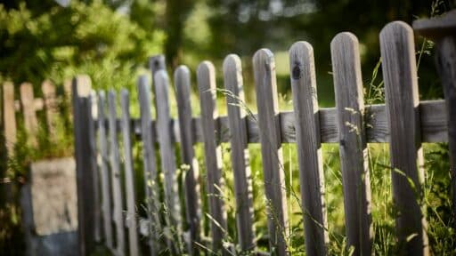 The Complete Guide to Vinyl Fence Styles for Your Property