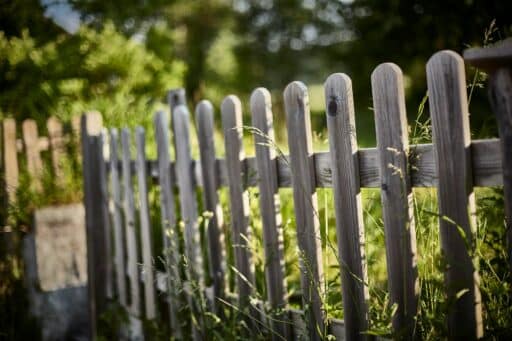 The Complete Guide to Vinyl Fence Styles for Your Property