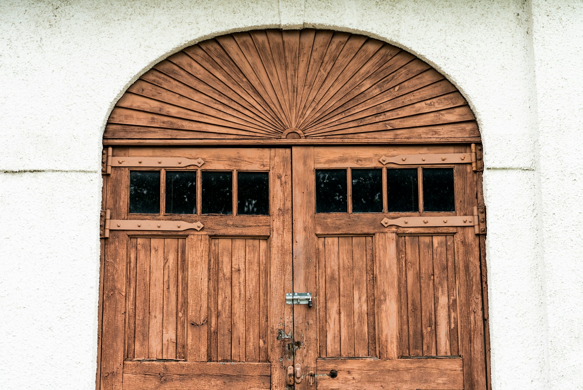 Why Durability and Aesthetic Make Wood Doors Ideal for Businesses