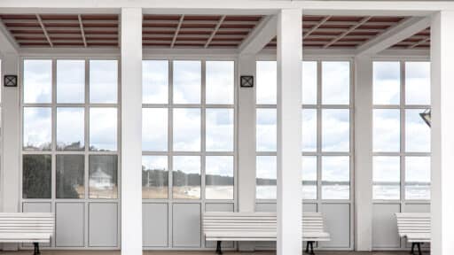 Which Windows Are Best for Your Beach House Near the Ocean?