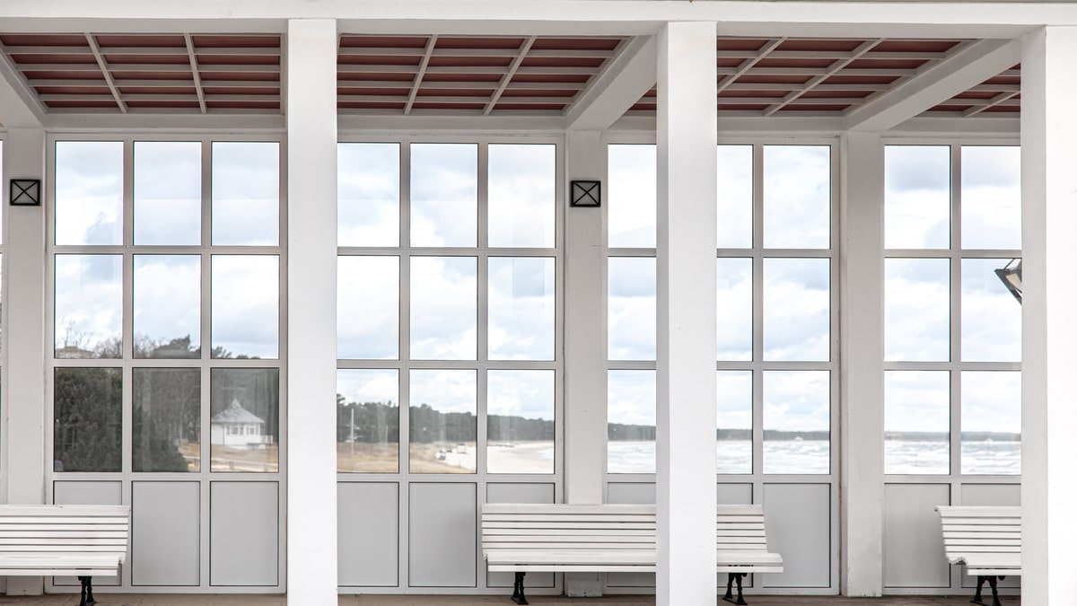 Which Windows Are Best for Your Beach House Near the Ocean?
