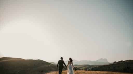 How Can You Plan a Garden Wedding in 2026 From Decor to Outfits?