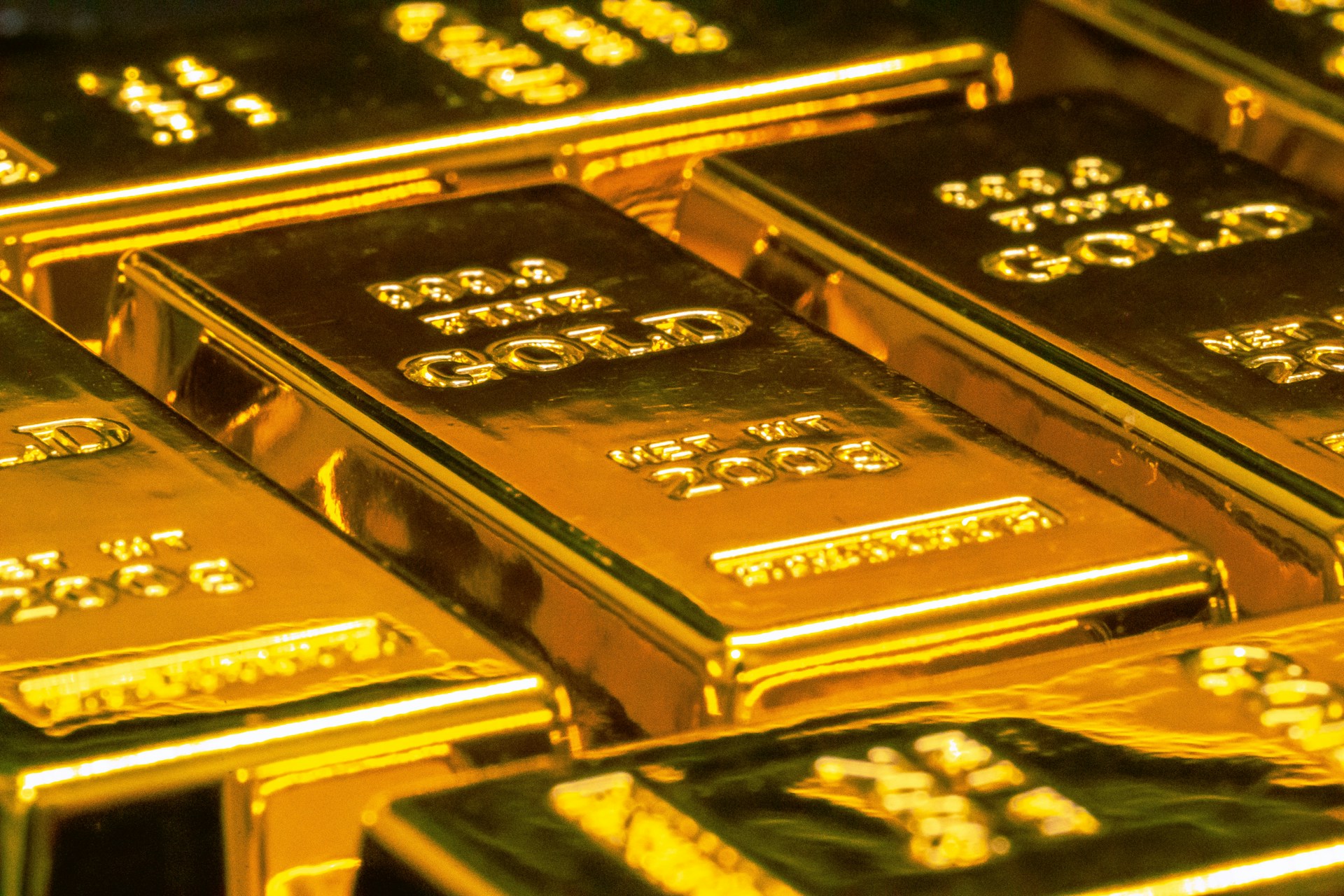 7 Key Things to Know Before You Buy Gold Bars