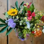 How to Personalize Bouquets for Birthdays or Anniversaries?