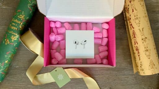 Top 10 Heartwarming Gift Ideas for Wife to Make Her Smile 2025