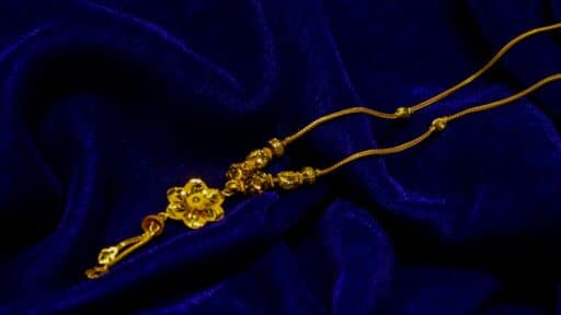 Shining Statements: Why Gold Pendant Necklaces Never Go Out of Style