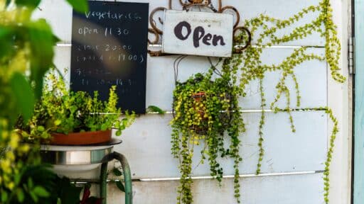 Essential Tips for Hanging Heavy Items Safely on Walls