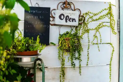 Essential Tips for Hanging Heavy Items Safely on Walls