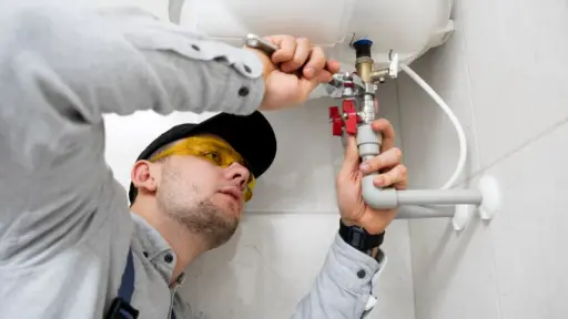 How Everyday Plumbing Issues Quietly Affect Urban Homes