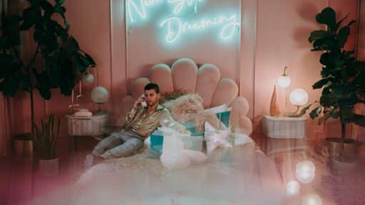 Learn how to choose the perfect neon sign for your bedroom aesthetic. Explore color ideas, placement tips, and styles that match modern, cozy, or minimal interiors.