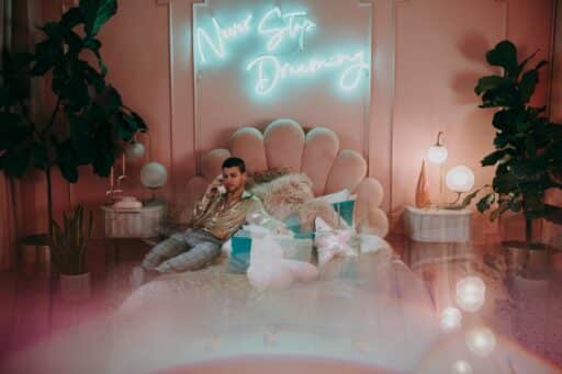 Learn how to choose the perfect neon sign for your bedroom aesthetic. Explore color ideas, placement tips, and styles that match modern, cozy, or minimal interiors.