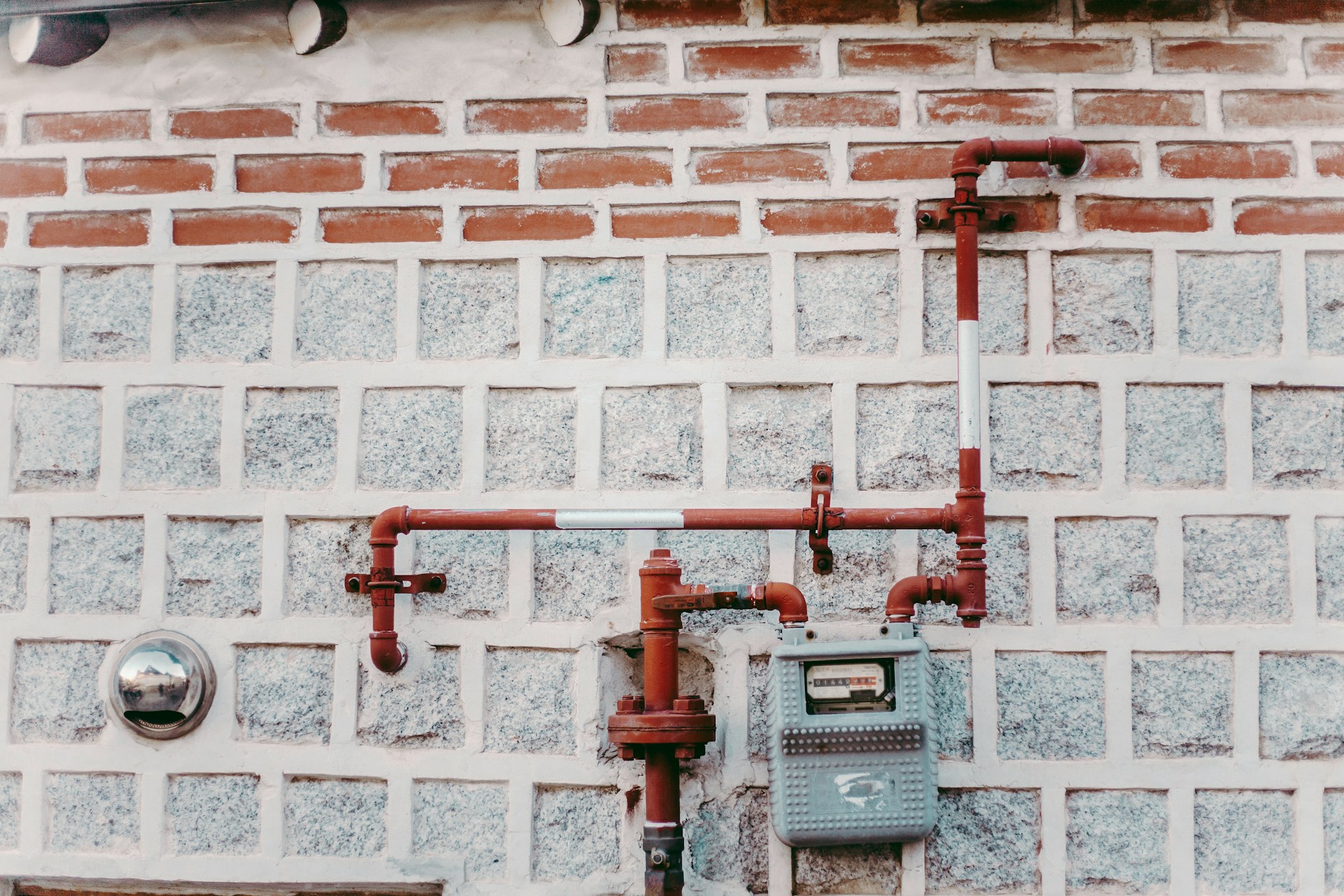 What Chicago Homeowners Should Know About Emergency Plumbing Services Before Winter Hits