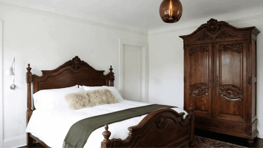 modern victorian room with large, eye catching furniture pieces