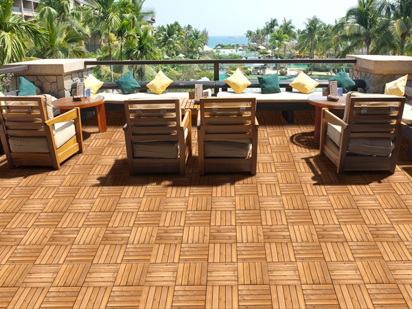 桌子上摆放着许多椅子 低可信度描述已自动生成