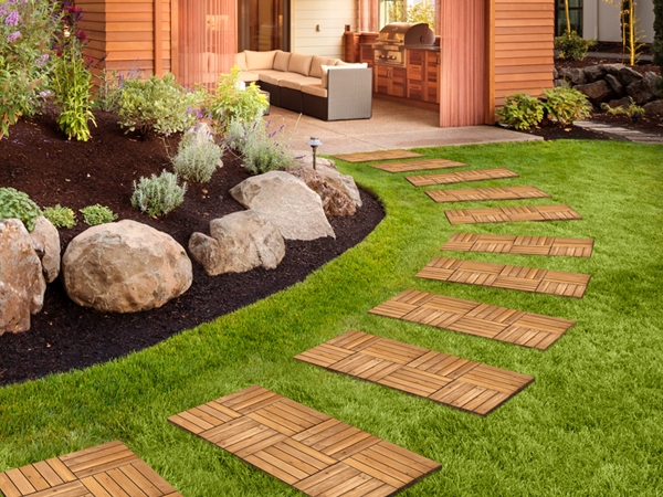 花园里的摆设布局 描述已自动生成